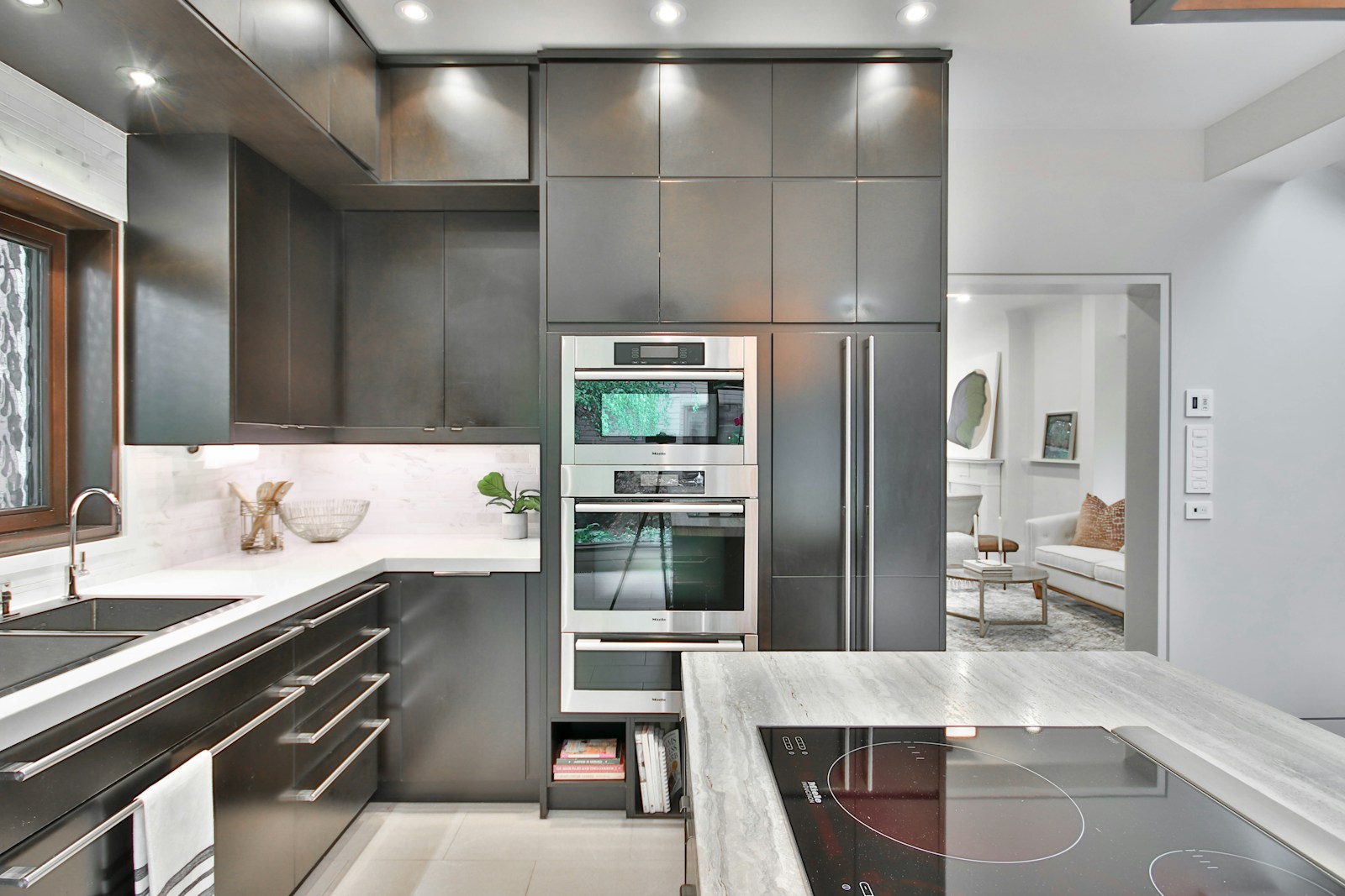 Thermador gas range with continuous grates in modern kitchen