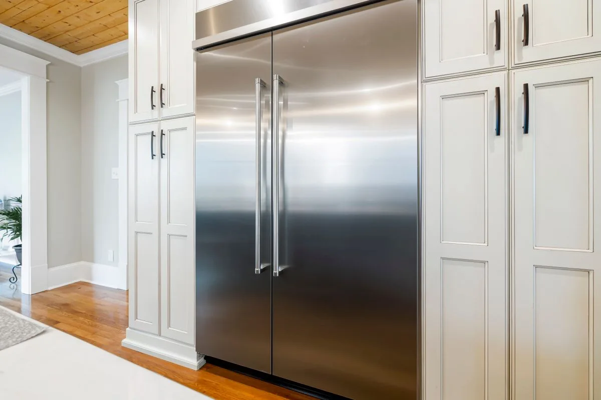 Thermador Refrigerator T18IR800SP